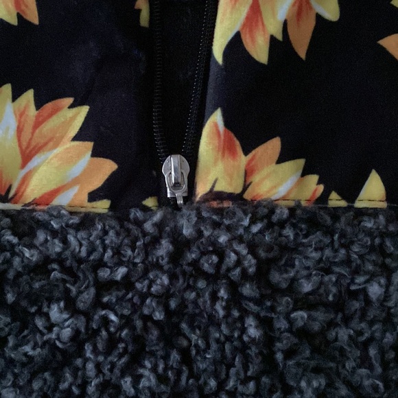 Sunflower Sherpa fleece pullover - Picture 2 of 2